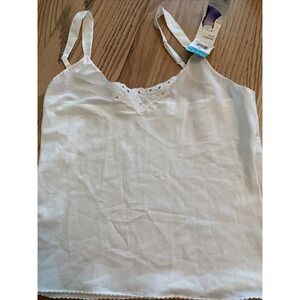 Vanity Fair Size 34 NWT Ivory Medallion Camisole